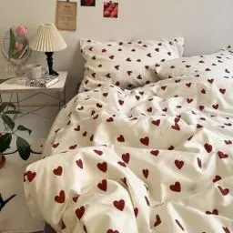 Produktbild: Nayoroom Bettwäsche 135x200 Weiß mit Roten Herzen Bettbezug 2teilig Microfaser Rot Weiss Herzchen Bettwäsche Set und Kissenbezug 80x80 cm mit Reißverschluss