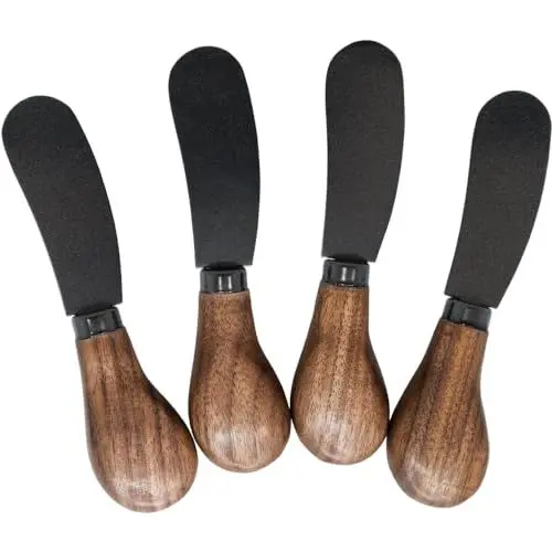 Produktbild: NERTHUS FIH 1303: Set von 4 Streichmessern mit Holzgriffen und schwarzer Klinge, Eleganz und Funktionalität für Ihren Tisch