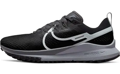 Produktbild: Nike Herren React Pegasus Trail 4 Sneaker, Black Aura Dark Grey Wolf Grey, 45.5 EU