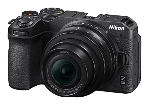 Produktbild: Nikon Z 30 Kit DX 16-50 mm 1:3.5-6.3 VR (20,9 MP, 11 Bilder pro Sekunde, Hybrid-AF mit Fokus-Assistent, ISO 100-51.200, 4K UHD Video mit bis zu 125 Minuten Länge) Schwarz