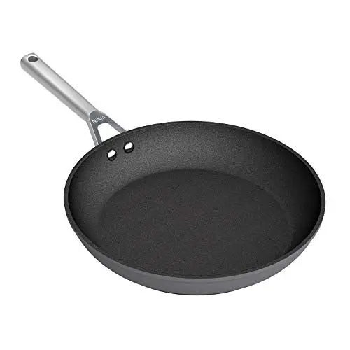 Produktbild: Ninja Foodi ZEROSTICK 28cm Bratpfanne, langlebig, antihaftbeschichtet, hart eloxiertes Aluminium, induktionsgeeignet, spülmaschinenfest, backofenfest bis 260°C, Edelstahlgriff, Grau, C30028EU