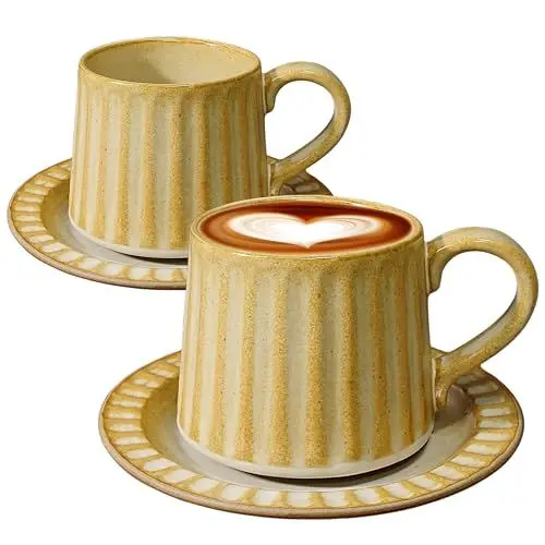 Produktbild: NIUKOMY Kaffeetasse mit Untertasse 2er Set, 300ML Goße Cappuccino Tassen, Nostalgie Steingut Tassen Set, Kaffeebecher Geschenke für Tee Espresso Frühstück Milch, Gelb
