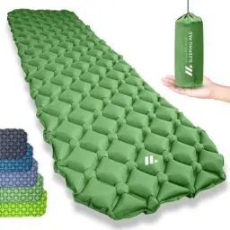 Produktbild: NORDMUT® 500g Isomatte Ultraleicht (mit Reparaturset) - Aufblasbare Luftmatratze Camping kleines Packmaß - Camping Matratze Wetterfest für Outdoor Zelt & Festivals - Grün