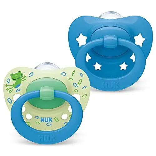 Produktbild: NUK Signature Babyschnuller | 18-36 Monate | Beruhigt 95 % der Babys | BPA-freie Silikonschnuller in Herzform | Mit Etui | Blaue Sterne | 2 Stück