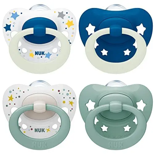 Produktbild: NUK Signature Day & Night Babyschnuller | 0-6 Monate | Beruhigt 95 % der Babys | BPA-freie Silikonschnuller in Herzform | Leuchtet im Dunkeln | Sterne | 4 Stück