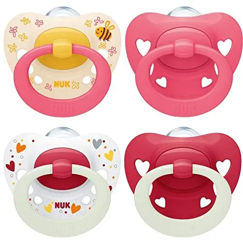 Produktbild: NUK Signature Day & Night Babyschnuller | 18-36 Monate | Beruhigt 95 % der Babys | BPA-freie Silikonschnuller in Herzform | Leuchtet im Dunkeln | Herzen | 4 Stück