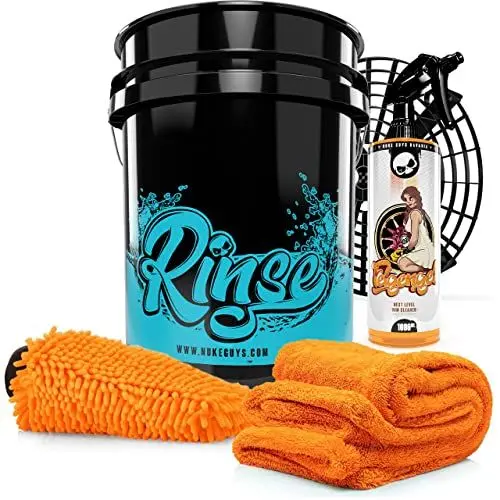 Produktbild: Nuke Guys professionelles Auto Waschset für die optimale Handwäsche - Rinse Bucket 5GAL mit Grit Guard + Felgengel Felgenreiniger 1L pH neutral + Gamma Dryer XXL Trockentuch + Waschhandschuh