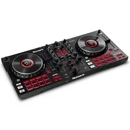 Produktbild: Numark Mixtrack Platinum FX - DJ Controller Pult mit 4-Deck Kontrolle, integriertem Audio Interface, Jogwheel-Displays und Effektpaddeln