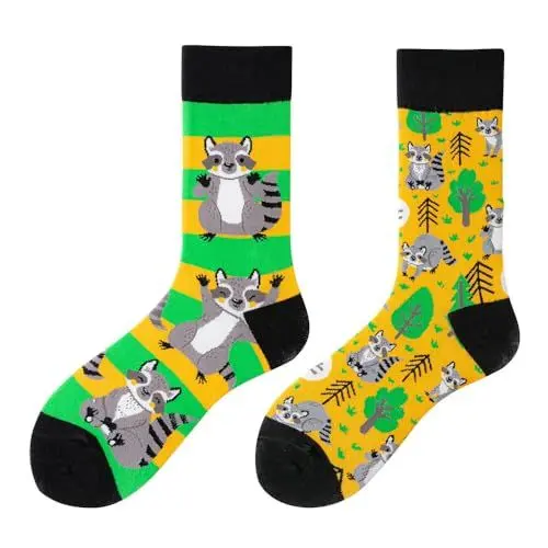 Produktbild: NxnChc Lustige Socken Für Damen Und Herren Unisex Viele Waschbär Motive Tier Essen Obst Sport Kunst Aus Baumwolle Geschenk Asymmetrische Muster Links Und Rechts