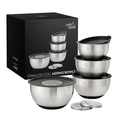 Produktbild: Oak & Steel - 4 Edelstahl Rührschüsseln mit Rutschfestem Boden, Salatschüssel (4,5 l, 3,5 l, 2,5 l, 2 l), 4 Luftdichte Deckel & 3 Verstellbare Reibenaufsatz