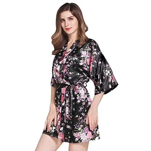 Produktbild: OLESILK Damen Kurz Morgenmantel Satin Kimono Morgenrock Kurzarm Robe Bademantel mit Gürtel V-Ausschnitt Nachtwäsche Negligee mit Kirschblüte Muster, Schwarz
