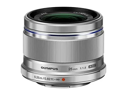 Produktbild: Olympus M.Zuiko Digital 25mm F1.8 Objektiv, lichtstarke Festbrennweite, geeignet für alle MFT-Kameras (Olympus OM-D & PEN Modelle, Panasonic G-Serie), silber