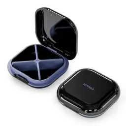 Produktbild: ONTERATE Täglicher Pillen Organizer mit 4 Fächern, Tragbares Reise Pillenetui, Mini Pillenbehälter für die Handtasche, Kompakter Reise Medizin Organizer für Vitamine, Nahrungsergänzungsmittel(Schwarz)