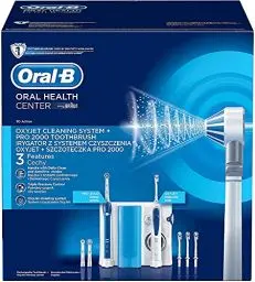 Produktbild: Oral-B Pro 2000 Elektrische Zahnbürste mit OxyJet Munddusche, 3 Aufsteckbürsten, 4 Ersatzdüsen, Set für Zahnreinigung und Zahnpflege, Geschenk Mann/Frau, Designed by Braun, weiß/blau (1erPack)