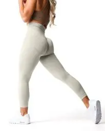 Produktbild: OUDOTA Leggings Damen NO Scrunch Sportleggins Blickdicht Push Up Sporthose Seamless High Waist Yoga Hose Gym Leggins für Sport & Alltag Creme,S