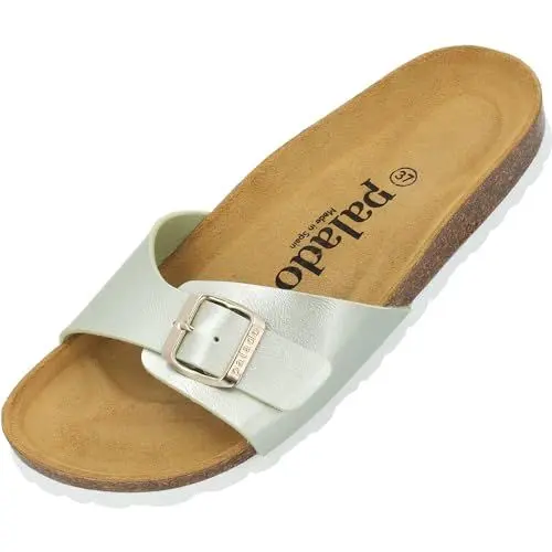 Produktbild: Palado Pantoletten Damen Malta Metallic – gefertigt in Spanien – weiche Veloursleder-Decksohle – robuste EVA-Sohle – edles Metallic-Design Pistazie UK6 - EU39