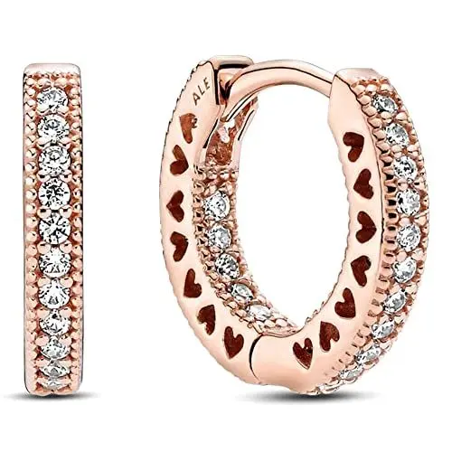 Produktbild: PANDORA Signature Pavé-Herz Creolen aus 14 Karat rosévergoldeterr Metalllegierung mit klaren, funkelnden Cubic Zirkonia und ausgestanzten Herzen