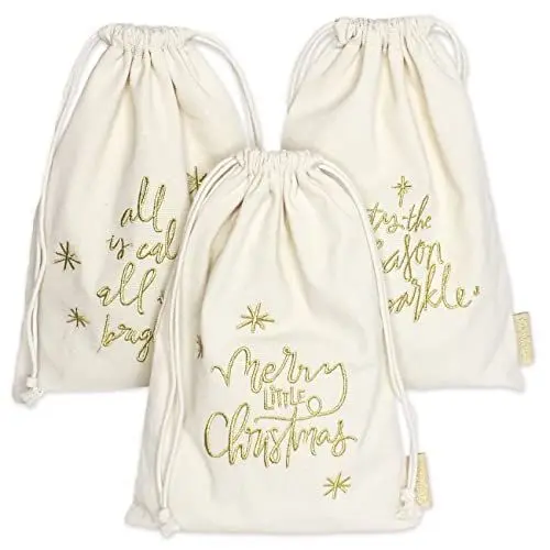 Produktbild: Papierdrachen 3 Geschenksäckchen zu Weihnachten - wunderschön Bestickt und ideal zum nachhaltigen Verpacken Cremefarben Gold Bestickt - 20x30 cm - Set 9