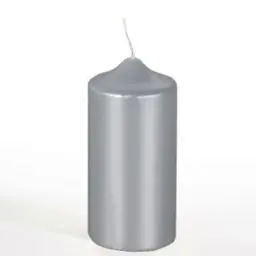 Produktbild: Papstar Stumpenkerzen / Säulenkerzen, silber, (1 Stück), Durchmesser 6 cm, Höhe 13 cm, ideal als Weihnachtskerze, brennt ca. 30 Stunden, als Deko zuhause / auf Festen, #13669