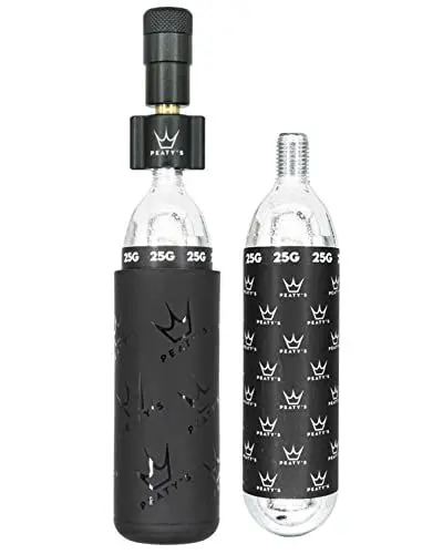Produktbild: Peaty's Holeshot CO2 Inflator - Reifenfüller Fahrrad mit 2 x 25g CO2 Kartusche, Aufblaskopf und Frostschutzhülle, CO2 Fahrradpumpe Alternative zur Luftpumpe, Geeignet für Presta-Ventile, MTB, Schwarz