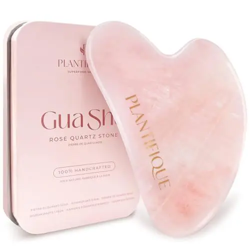 Produktbild: Plantifique Gua Sha Stein - Natürlicher Rosenquarz Massageroller - Guasha aus Rosenquartz - Gesichtsmassage Für Augenschwellungen Hautstraffung von Gesicht - Gua Sha Stein Original - Face Massager