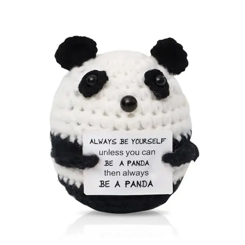 Produktbild: Pocket hug Panda Kreative Strickwolle Puppe Gehäkelte Glücksbringer Geschenke und Kleine Umarmung Glücksbringer Gute Besserung Geschenk Mutmacher Geschenk Positive Geschenke fur Freunden Familie