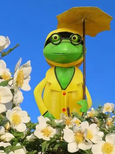 Produktbild: Pommerntraum ® | Zaunhocker Pfostenhocker Zaunfigur Dekorationsfigur Gartendekoration Frosch Frösche Kröten (Frosch mit Schirm)