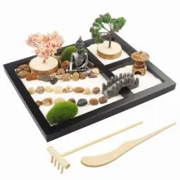 Produktbild: porlik Japanischer Zen-Garten für den Schreibtisch, Mini-Zen-Garten mit Sand, künstliche Bonsai-Baum, Felsen, Rechen und Zubehör (Buddha-Statue)