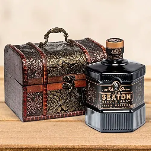 Produktbild: Prime Presents Whisky Geschenk The Sexton Irish Single Malt Whisky (0,7 l) in Antik-Style Holzkiste