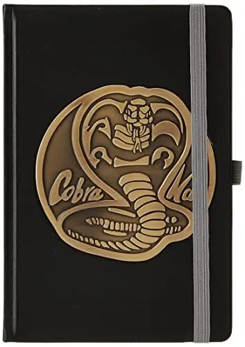 Produktbild: Pyramid International Cobra Kai Notizbuch aus Kunstleder, A5, elegantes Metallabzeichen-Design, unverzichtbar für Fans und Notizen, langlebige Konstruktion, offizielles Lizenzprodukt