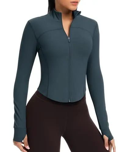 Produktbild: QUEENIEKE Kurze Damen Sportjacke – Leichtes atmungsaktives Yoga-Oberteil mit Daumenlöchern für Fitness & Training (Orionblau, XS)