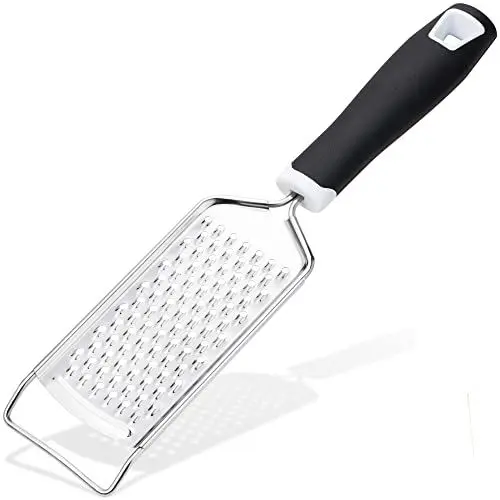 Produktbild: Rainspire Professionelle Käsereibe für die Küche, Edelstahl, Handheld, Metall-Zitronenreibe mit Griff für Käse, Schokolade, Gewürze, Küchenhelfer und Werkzeuge, weicher Griff, Schwarz