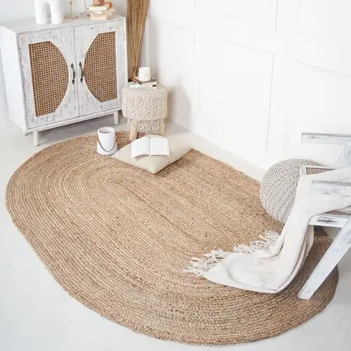 Produktbild: RAJRANG BRINGING RAJASTHAN TO YOU Ovaler geflochtener Juteteppich 152 x 90 cm handgefertigte Fasern wendbar für dekoratives Zuhause und Küche