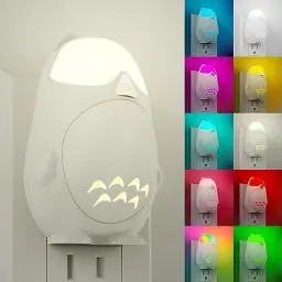 Produktbild: RAVEtone Nachtlicht Steckdose 4 Stück, LED Nachtlicht Baby Lampe für Kinderzimmer, Treppe, Flur, Küche, Schlafzimmer, 6 Beleuchtungsmodi Dimmbare RGB LED Nachtlicht, Englische Version Sprachsteuerung