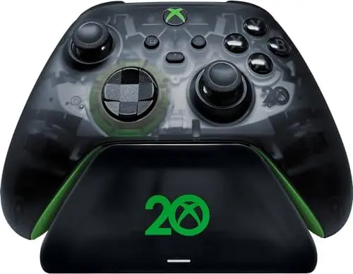 Produktbild: Razer Universelle Schnellladestation - Schnellladegerät für Xbox-Controller (Universelle Kompatibilität, Magnetkontaktsystem, Passend zu jedem Xbox-Controller) 20th Anniversary