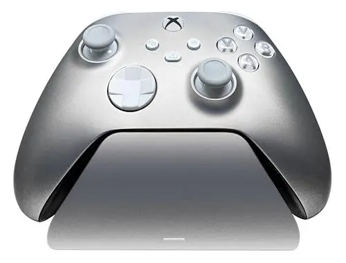 Produktbild: Razer Universelle Schnellladestation - Schnellladegerät für Xbox-Controller (Universelle Kompatibilität, Magnetkontaktsystem, Passend zu jedem Xbox-Controller) Lunar Shift