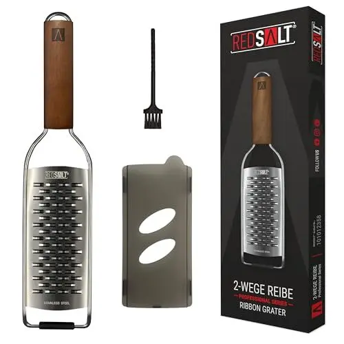 Produktbild: REDSALT® Premium 2-Wege Reibe mit Holzgriff | rasiermesserscharfe Profi Edelstahl Reibe für feine Gemüse Streifen Zucchini Karotte Obst Apfel | Küchenreibe Hobel Raspel für Käse Parmesanreibe