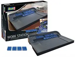 Produktbild: Revell Work Station, 39085, Modellbau-Arbeitsplatz, Halterung für Pinsel, 4 Einsätze für Werkzeuge & Zubehör, Aussparung für Schneidematte (39056), Ordnung und Effizienz beim Modellbau