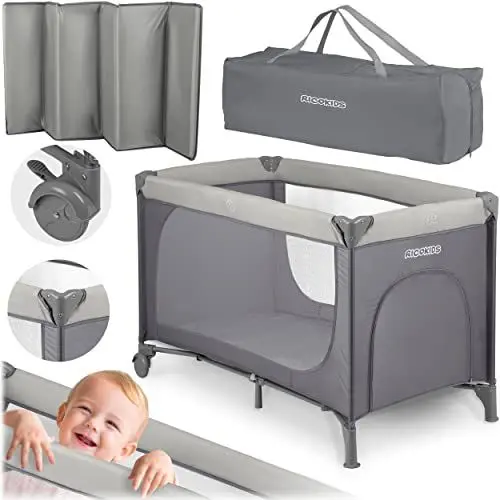 Produktbild: Ricokids Travel Cot Toddler Bed, Portable, Playpen, 125x65x78cm, 15 kg Capacity, Foldable, Two Wheels with Brakes, Detachable Side Entrance, Mattress, Bag, Light Gray