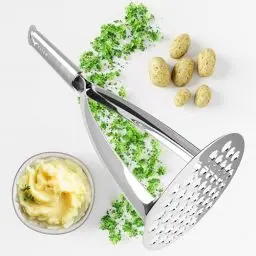 Produktbild: riisn® Kartoffelstampfer rostfrei & spülmaschinenfest, Kartoffelstampfer Edelstahl (Stampfer mit Lochmuster, Potato Masher für besonders feines Püree)