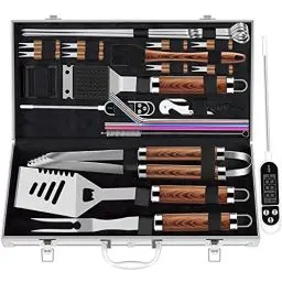 Produktbild: ROMANTICIST Extra Dickes Edelstahl-Grill-Werkzeug-Set für Herren, 26-teiliges Grillzubehör-Set für Hinterhof, Grillutensilien, Geschenk-Set mit Korkenzieher in Aluminium-Koffer für Geburtstag braun