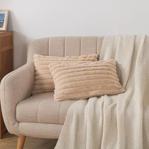 Produktbild: RongRongIN Plüsch Kissenbezüge 30x50 cm 2er Set – Khaki Beige Flauschig Zierkissenbezug, Weich Künstlich Pelz Luxus Kissenhülle für Schlafzimmer Wohnzimmer Sofa Couch Bett Auto Dekorativ Kissenbezug