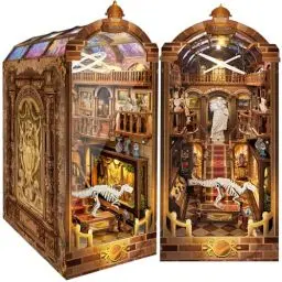 Produktbild: RONSTONE DIY Book Nook Kit - DIY Puppenhäuser Booknook mit LED-Licht und Staubschutzhülle - 3D Puzzles Museum Miniaturhaus Bausätze - Handwerk Kits für Erwachsene - Bücherregal Einsatz Dekor