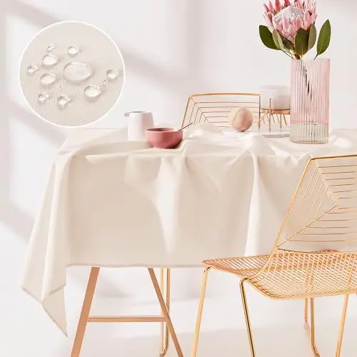 Produktbild: ROOM99 Aura Tischdecke 140 x 200 cm Tischtuch Tafeldecke Fleckschutz Abwaschbar Wasserabweisend Schmutzabweisend Polyester Rechteckig Bankett-Dekoration Ganzjährig Helle Creme