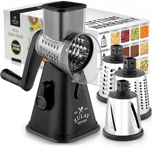 Produktbild: Rotary Käsehobel mit verbessertem, verstärktem Saugnapf - Runder Käsehobel mit 3 austauschbaren Edelstahl-Trommelklingen - Einfach zu verwenden und zu reinigen - Gemüseschneider & Nussmühle (Schwarz)