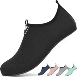 Produktbild: RUOMU Badeschuhe Herren Damen Wasserschuhe Schnell Trocknend Schwimmschuhe Barfußschuhe rutschfeste Leicht Aquaschuhe Strandschuhe fur Männer Frauen,Schwarz 47 EU