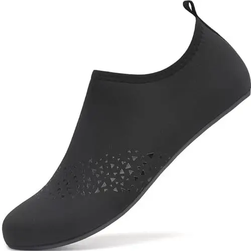 Produktbild: RUOMU Wasserschuhe Badeschuhe Damen Herren Schnell Trocknend Schwimmschuhe rutschfeste Aquaschuhe Leicht Strandschuhe Surfschuhe Barfußschuhe für Männer Frauen Beach Pool, Schwarz 44 EU