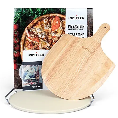 Produktbild: Rustler Pizzastein-/ Brotbackstein ø38 cm mit Edelstahl-Gestell + Pizzaschieber aus Holz | für Pizza, Flammkuchen & Brot | für Backöfen, Holzkohle- und Gasgrills geeignet | in Geschenkverpackung