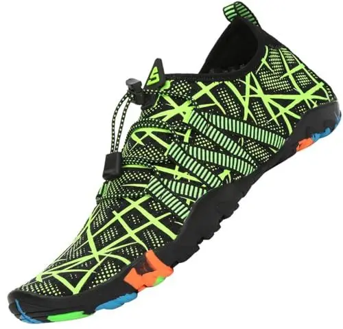 Produktbild: SAGUARO Badeschuhe Damen Herren Wasserschuhe Schwimmschuhe Schnelltrocken Aquaschuhe Strandschuhe Leicht Neoprenschuhe Surfschuhe rutschfeste Tauchschuhe Wassersportschuhe Schwarz Grün Gr.43 EU