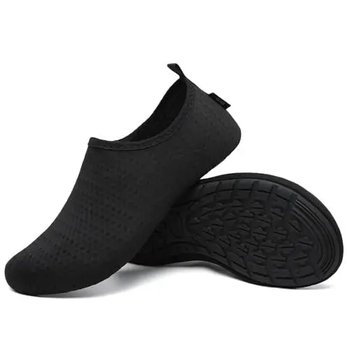 Produktbild: SAGUARO Badeschuhe Herren Wasserschuhe Damen Schwimmschuhe Aquaschuhe Schnell Trocknend Strandschuhe Surfschuhe Leicht Neoprenschuhe Wassersportschuhe Tauchschuhe Schwarz Gr. 46/47 EU